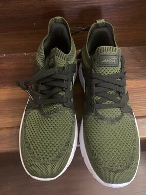 New Men’s Avia Olive and Black Knit Athletic Sneakers. Size 9